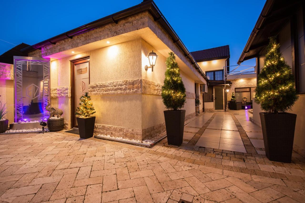 H & V Residence - Diamond Bungalow Apartment Arad Bagian luar foto