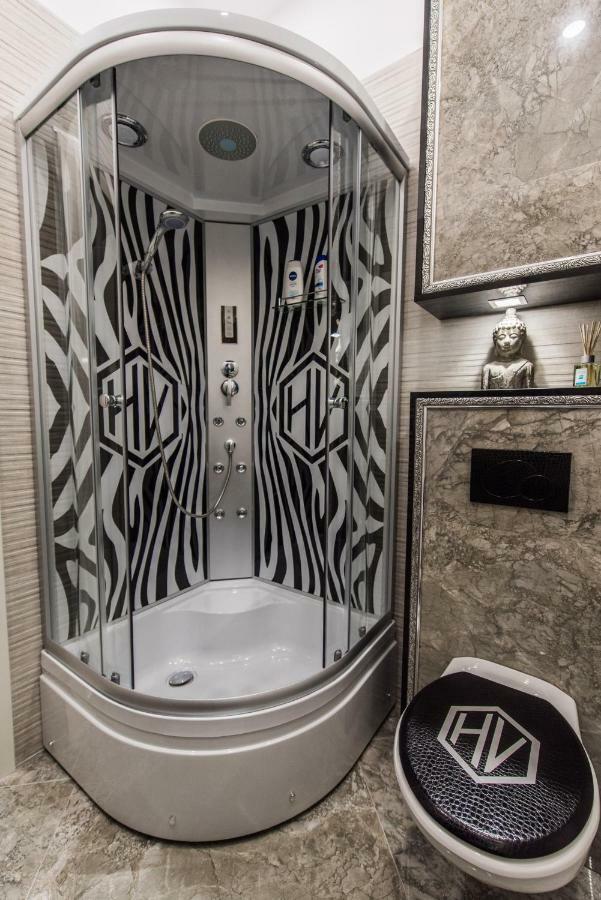 H & V Residence - Diamond Bungalow Apartment Arad Bagian luar foto